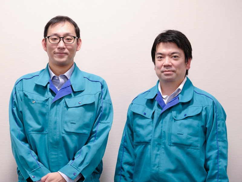 入江公祐氏（左。光学・電子映像商品開発センター 技術マネージャー）、藤原慎也氏（右。光学・電子映像商品開発センター）