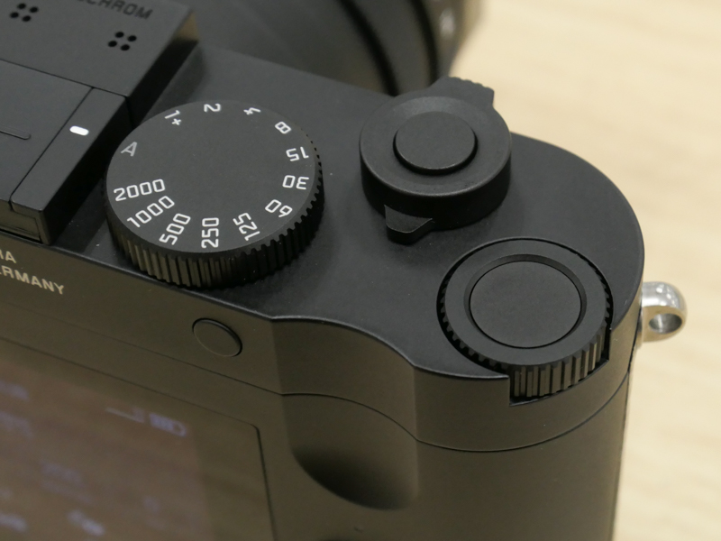 端のダイヤルは、上面がFNボタンになっている。