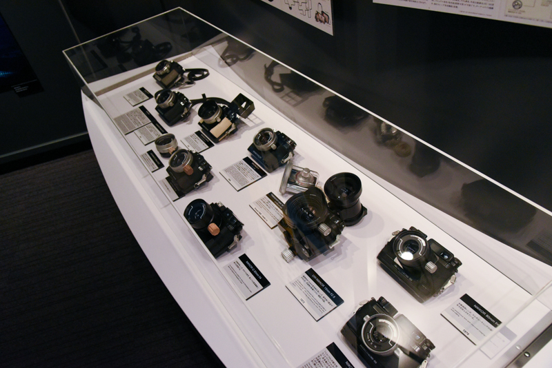 歴代のニコノスが並ぶ。