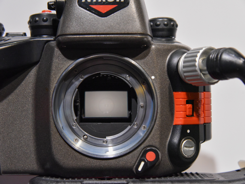 展示品のレンズを外して見せていただいた。