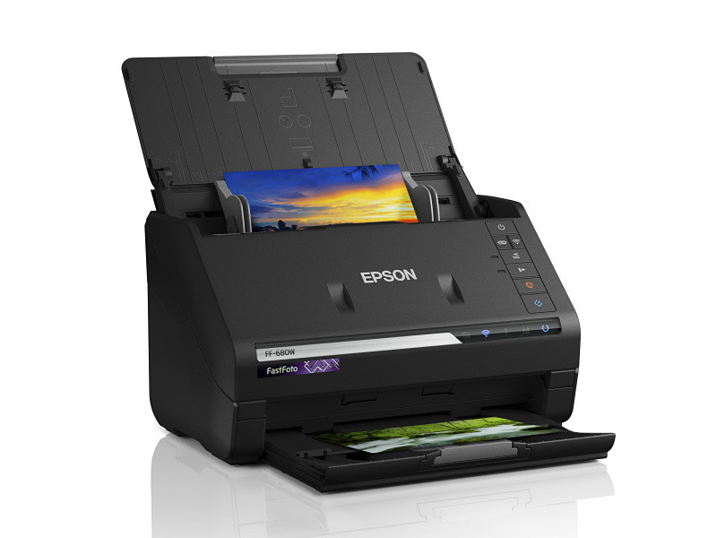 フォトスキャナー「FF-680W」（2019年2月発売。実勢価格は税込6万円前後）