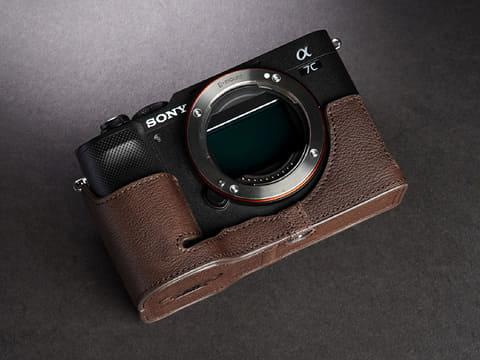 コロンビアレザーを採用したα7S III/α7C用カメラケース - デジカメ Watch