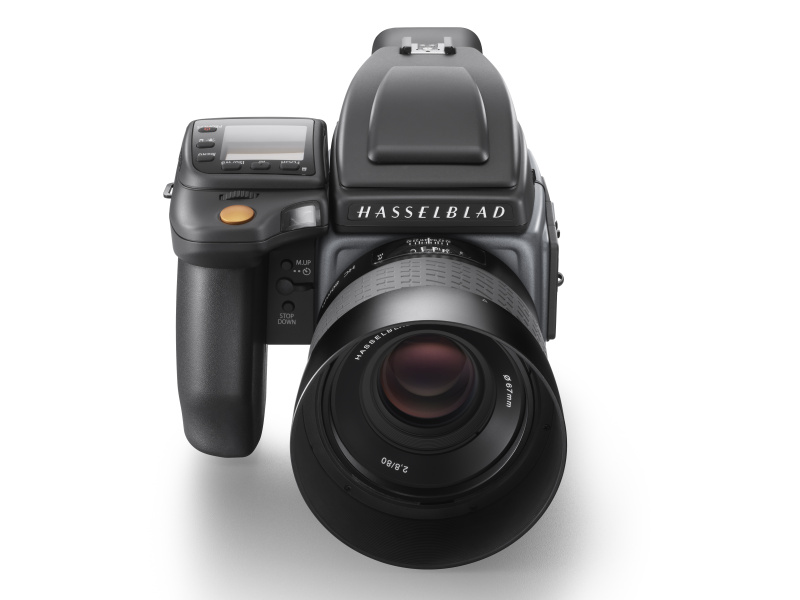 H6D-50c<br>Hシステムは、5,000万画素（H6D-50c：センサーサイズは43.8×32.9mm）や1億画素（H6D-100c、H6D-400c：センサーサイズはともに53.4×40.0mm）のCMOSセンサーを搭載したカメラシリーズ。レンズはHC/HCDシリーズ