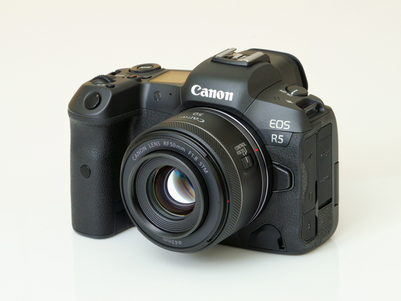 EOS R5と組み合わせた例