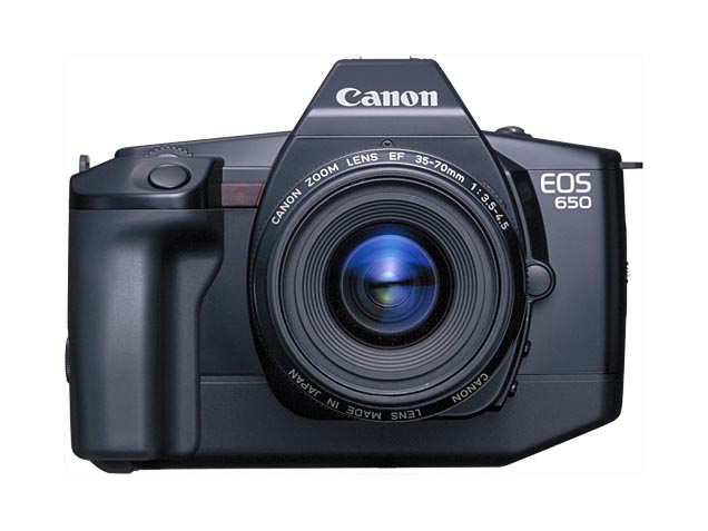 初のEOSとして世に出た「EOS 650」。旧来のFDマウントから新たなマウントに変更されたことが話題となった。