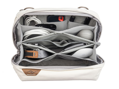 Peak Designの多機能ポーチ「Tech Pouch」に新色追加 - デジカメ Watch
