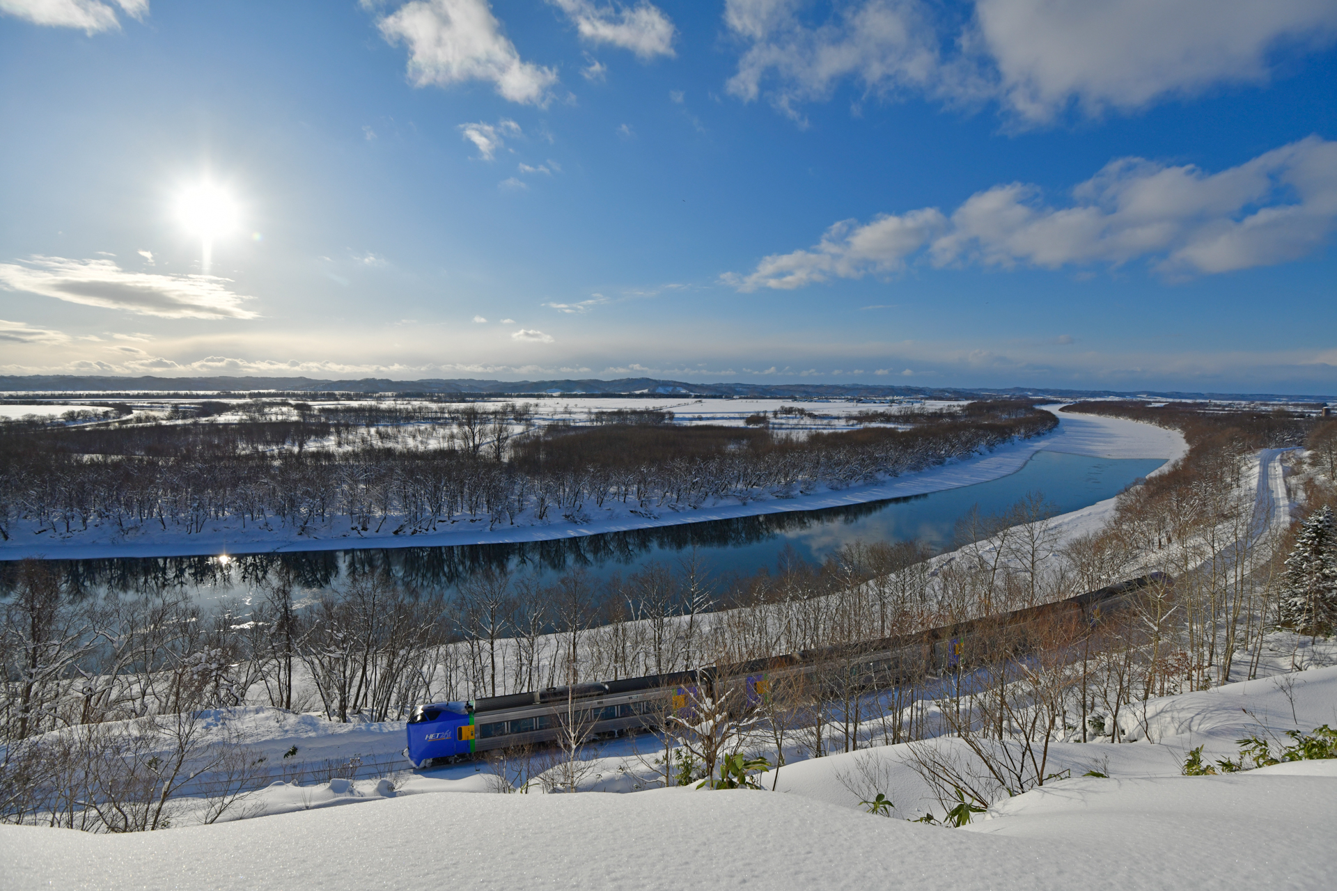 ニコンD850　AF-S NIKKOR 16-35mm f/4G ED VR（16mm）　絞り優先オート（F7.1、1/3,200秒）　ISO 160　WB:晴天　風景