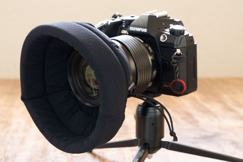 スポンジシートと黒い布を使った反射防止フード