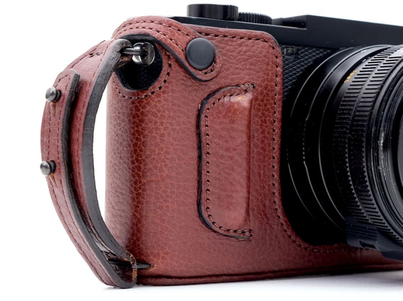 付属のフィンガーストラップ