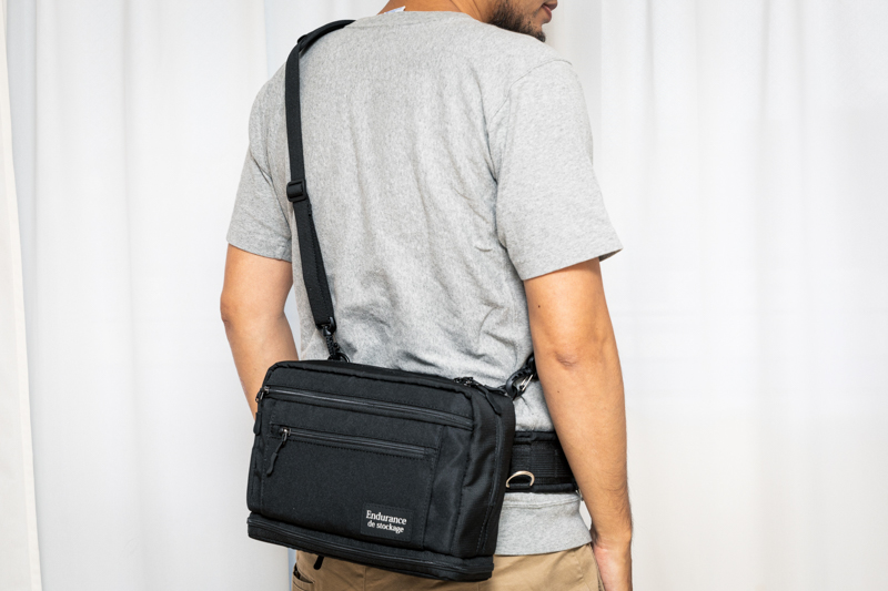 ウェストベルトで身体に密着させ、ショルダーベルトで腰への負荷を分散させる使い方は動きの多い現場ではとてもおすすめ