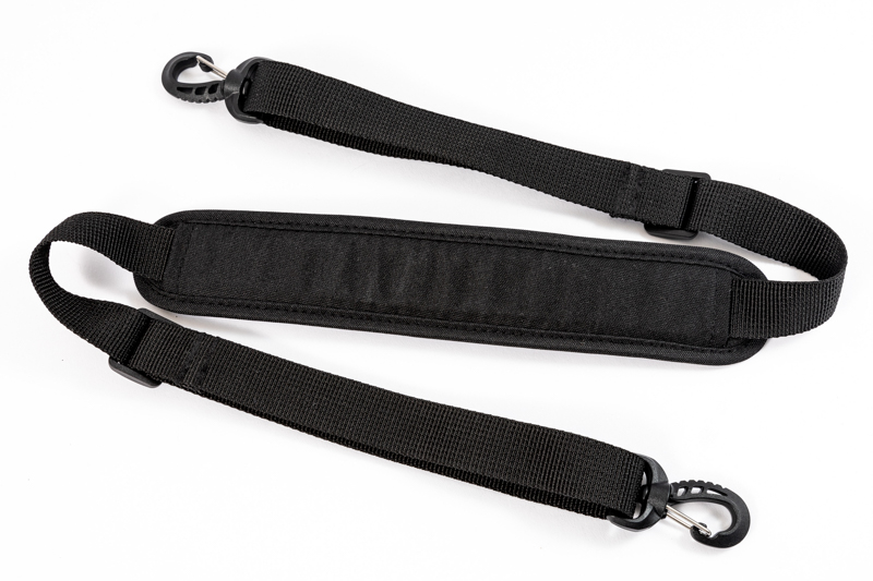 ペラペラですが使いやすさを追求したこだわりのベルトです。カラビナも良いものに変更しています