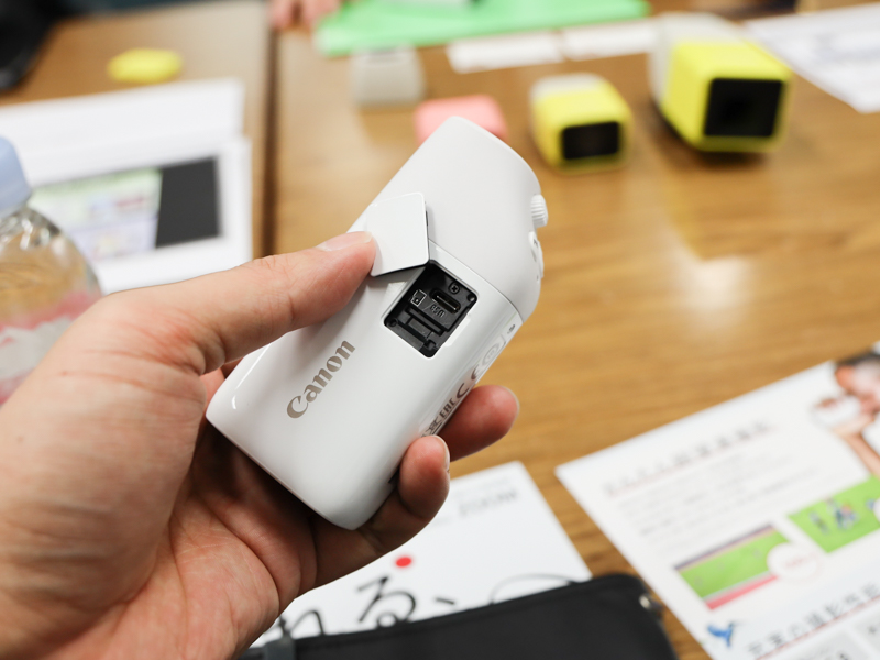 USB Type-C端子を備える。隣はmicroSDスロット。