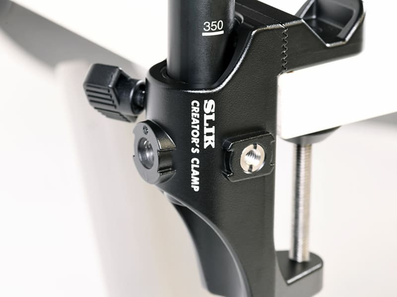 ネジ穴は1/4、3/8の両方に対応する。