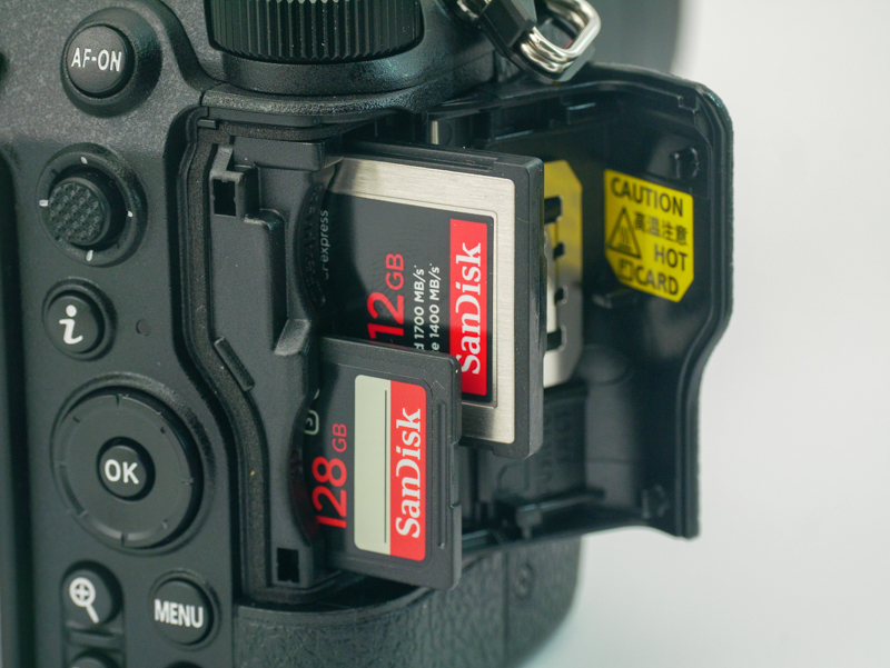 CFexpressとSDカードのデュアルスロットを採用するNikon Z 6II