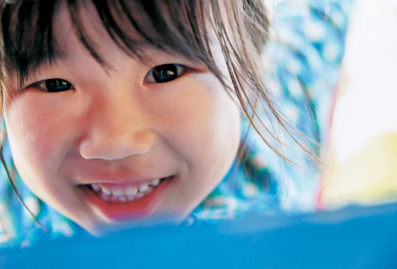 写真用紙クリスピア<高光沢>にプリント。肌の階調豊かなピンク色が、娘を活発かつ健康的に見せてくれる。