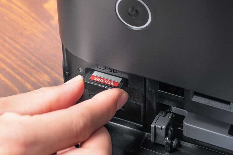 SDカードを差し込むと画像がすぐに確認できる！