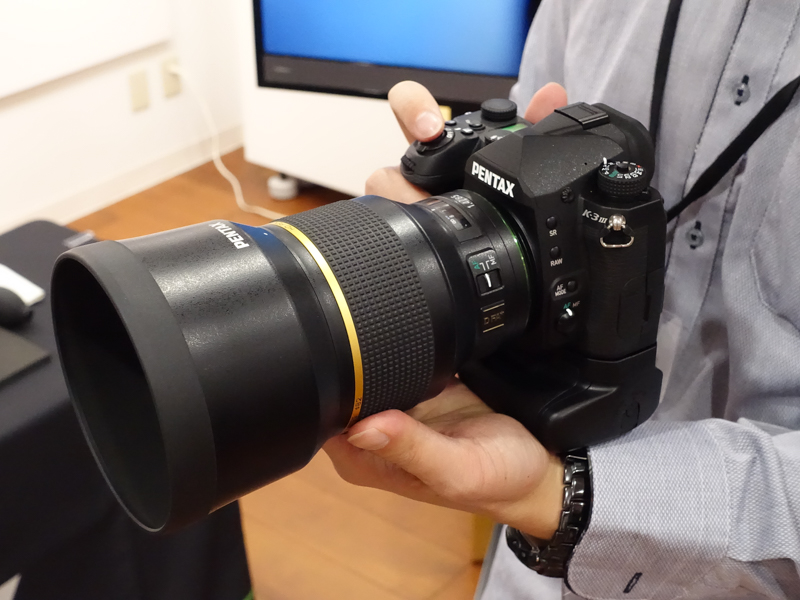 HD PENTAX-D FA★85mmF1.4ED SDM AWを装着。