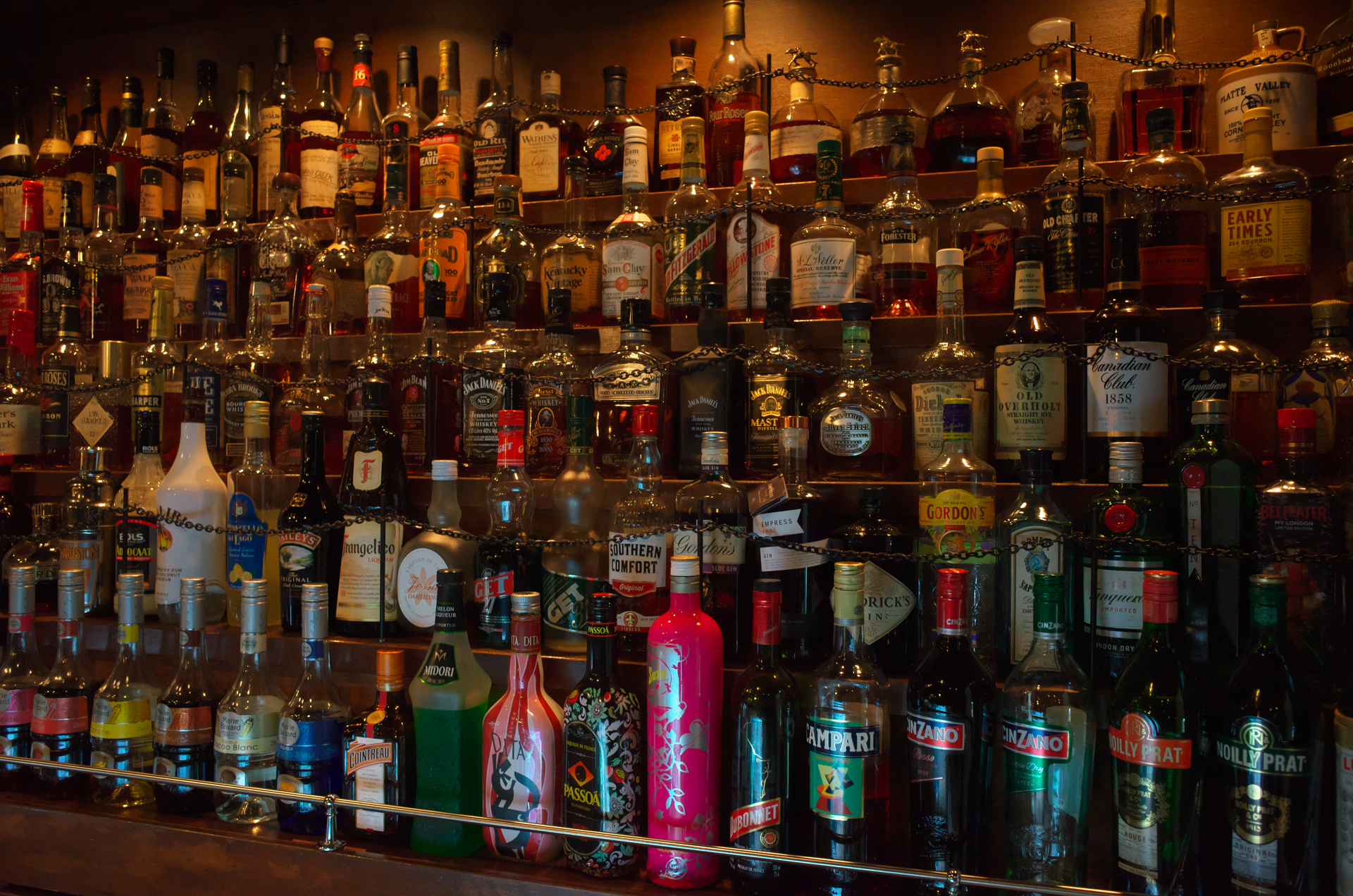 ISO 3200に設定。ノイズも少なく普通に撮れます。よく写りすぎてムードがなくなりました。露出補正を忘れたからですね。まあいいか。<br>COOLPIX A（F4.0・1/30秒）ISO 3200