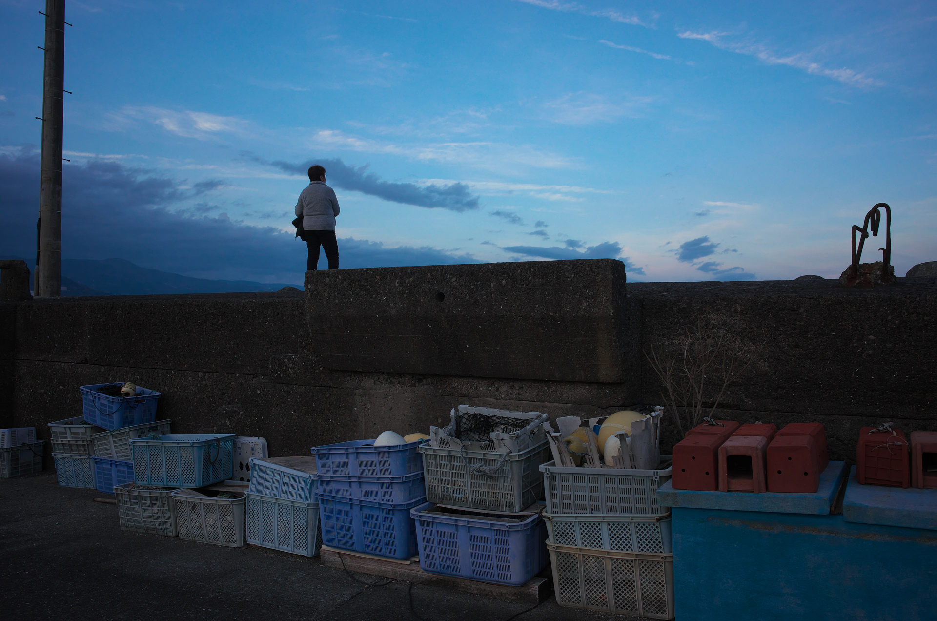 冬の夕方の光は鈍いですが、魅力的です。微妙な色再現にも優れています。撮影距離が遠くても細かなディテール再現に優れます。<br>COOLPIX A（F5.6・1/400秒）ISO 400