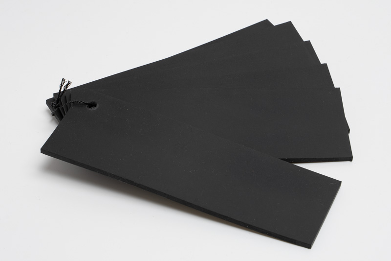 3mm厚のゴム板。重ねる枚数を変えることにより角度の調整ができる