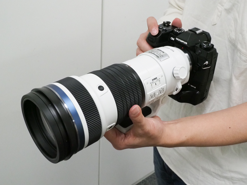 手に持った際の収まりが良く、“機動力”を重視しているという点にも納得できる。