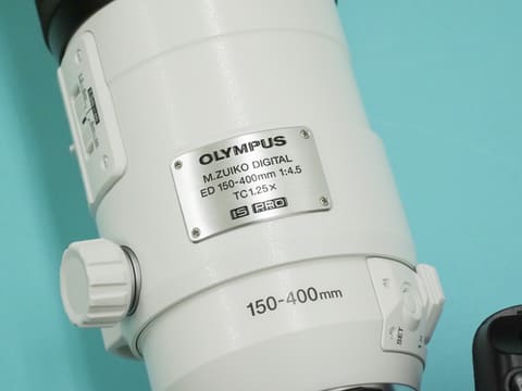 オリンパス ED 150-400mm F4.5 TC1.25x IS PRO M.ZUIKO DIGITAL ED 150-400mm F4.5 TC1.25x IS PRO」と「M