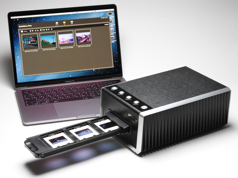 ラインセンサータイプの35mmフィルム専用スキャナー「Plustek OpticFilm 135i」。最高解像度は7,200dpiを実現する。浅沼商会（代理店）直販サイトの販売価格は税込5万8,850円