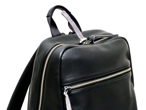 ブラック/ブラウン（左）とブラック/グレー（右）の装着例