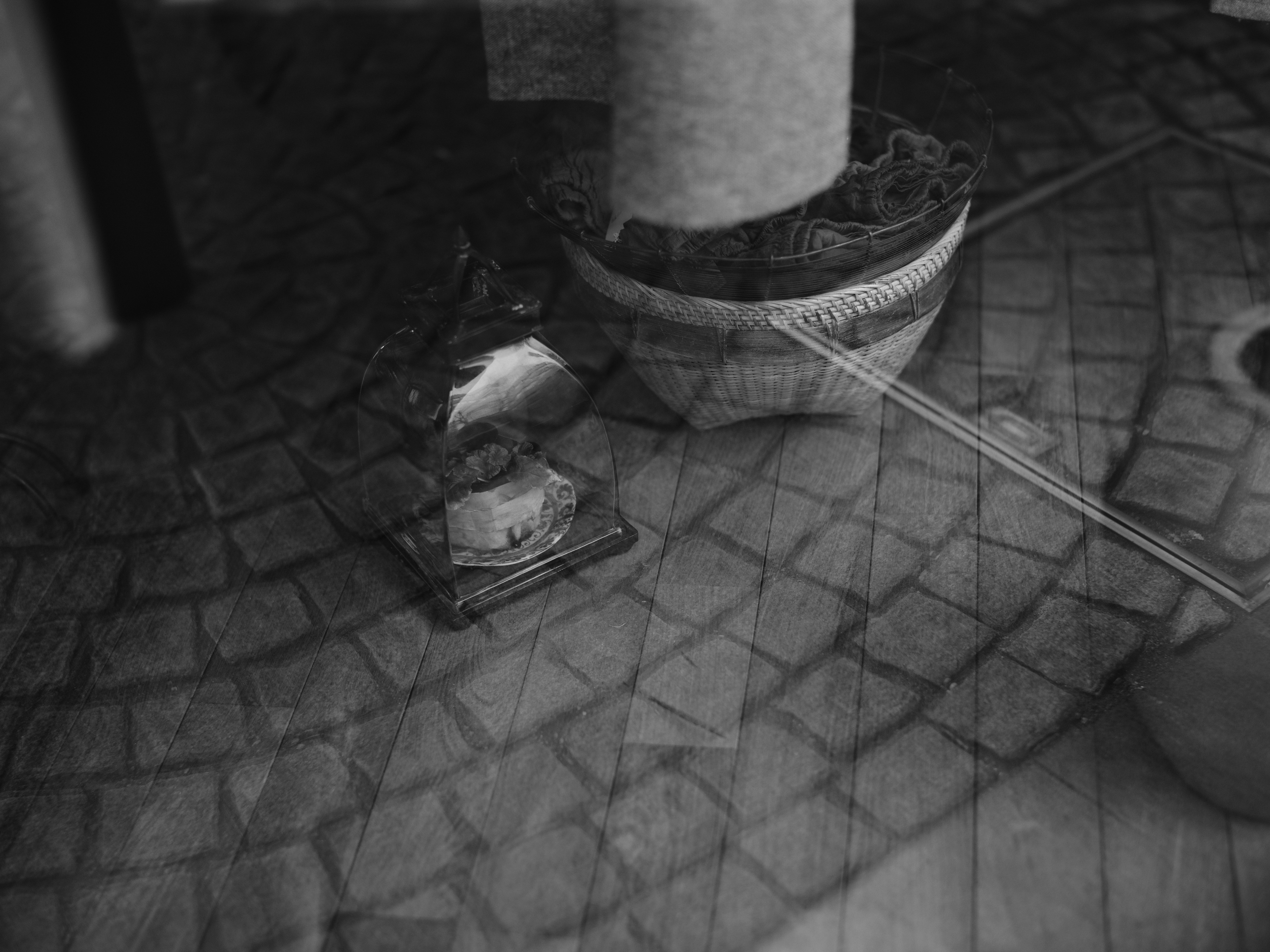 <span class="fnt-85">GFX 50R / SPEEDMASTER 65mm F1.4（35mm判換算：51mm相当） / 絞り優先AE（F1.4〜F2の中間辺り・1/400秒・-0.7EV） / ISO 500</span>