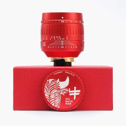 2021年新春・丑年記念のメタリックレッド仕様「TTArtisan 50mm f/0.95