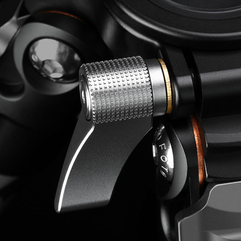 本体部には超々ジュラルミンを使用。