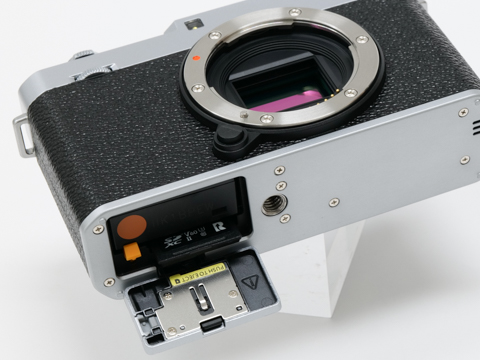 写真で見るFUJIFILM X-E4［外観・機能］ - デジカメ Watch