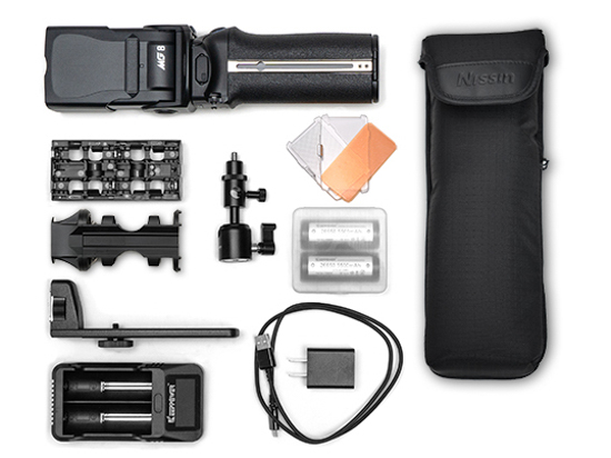 <center>MG8・リチウムイオン電池&充電器付属版の内容</center>