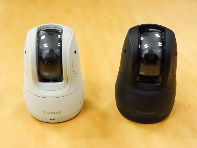 ホワイト（左）とブラック（右）