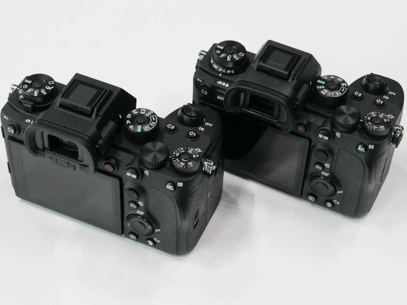 α9 II（右）と比較