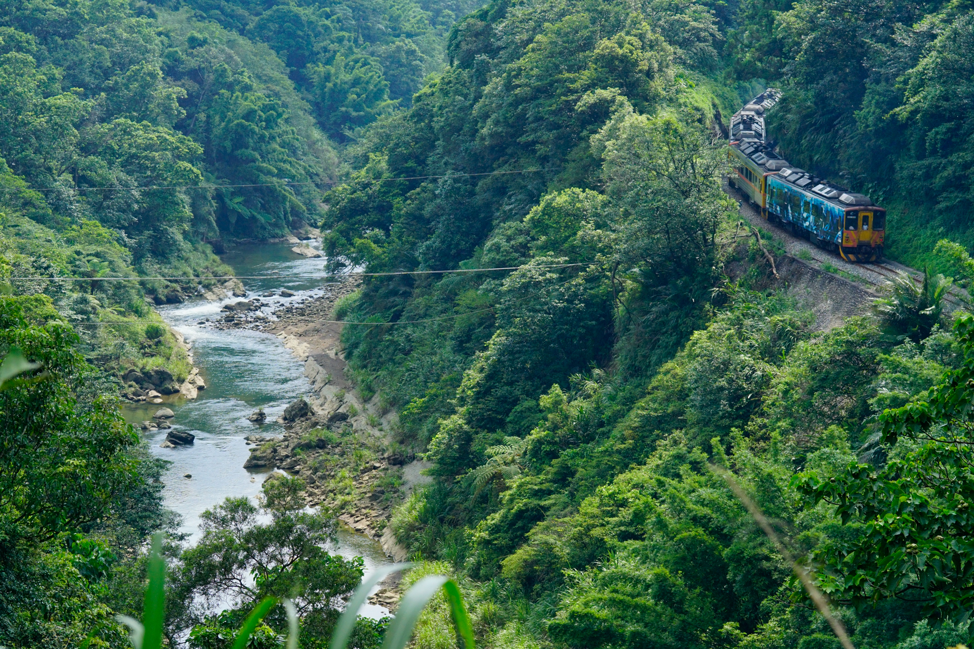 ソニーα6300　FE 70-300mm F4.5-5.6 G OSS（114mm）　絞り優先オート（F8、1/1,000秒）ISO 400　WB:太陽光　風景