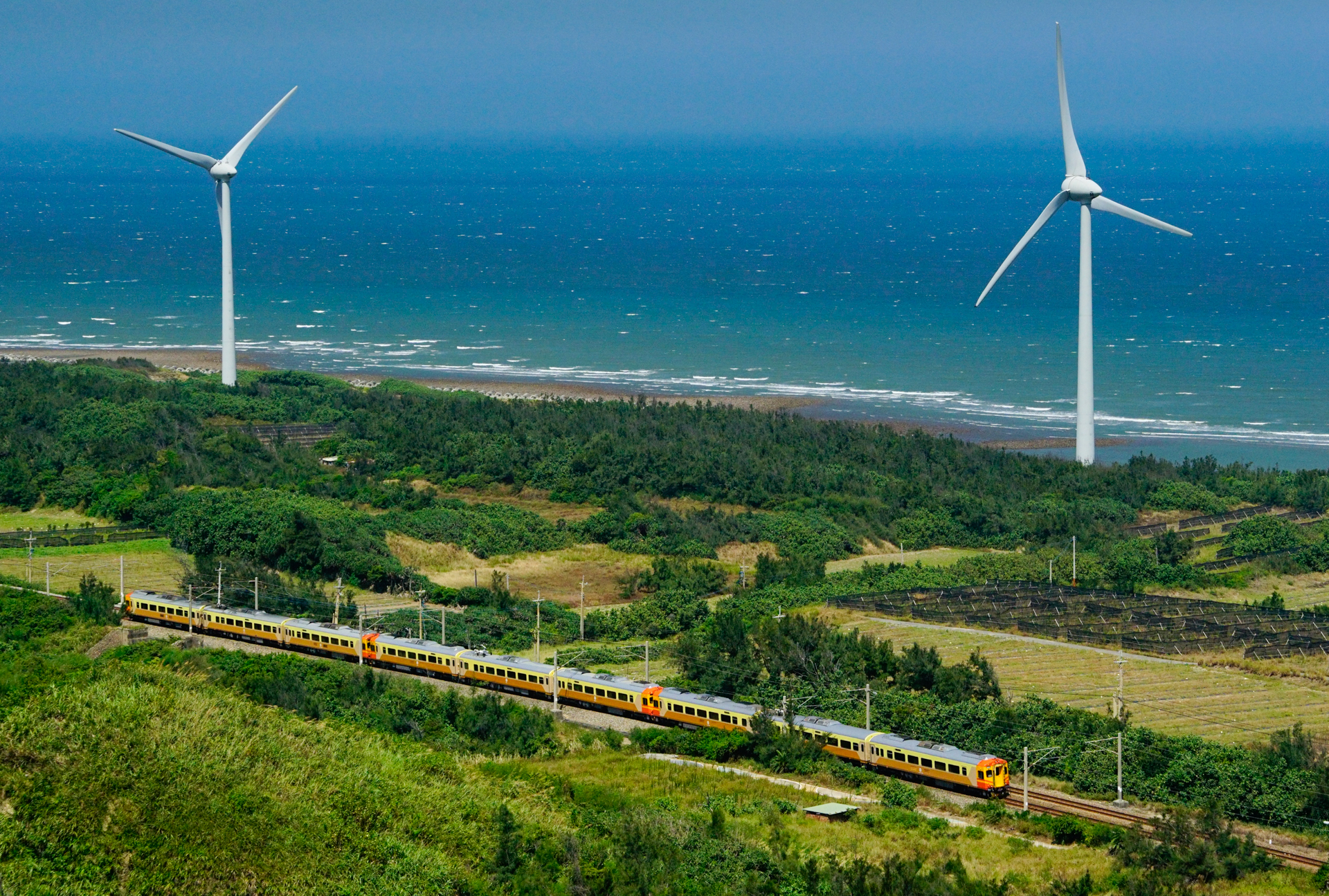 ソニーα6300　FE 24-70mm F2.8 GM（88mm相当）　マニュアル（F6.3、1/3,200秒）ISO 400　WB:太陽光　風景