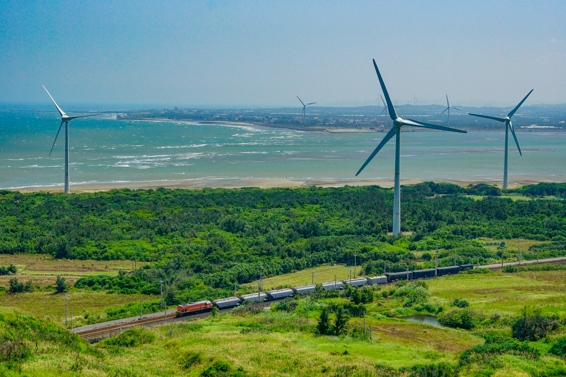 ソニーα6300　FE 24-70mm F2.8 GM（78mm相当）　絞り優先オート（F8、1/1,000秒）ISO 400　WB:太陽光　風景