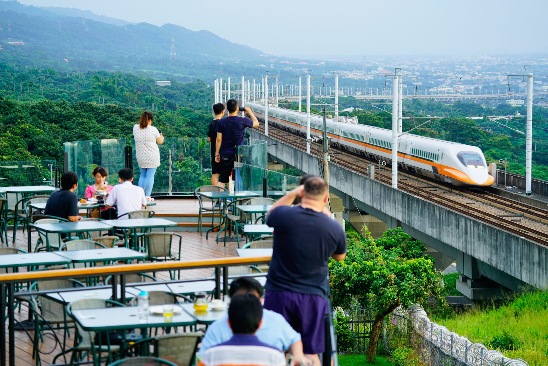 ソニーα7R II　FE 70-300mm F4.5-5.6 G OSS（107mm）　絞り優先オート（F5、1/125秒）ISO 100　WB:太陽光　風景