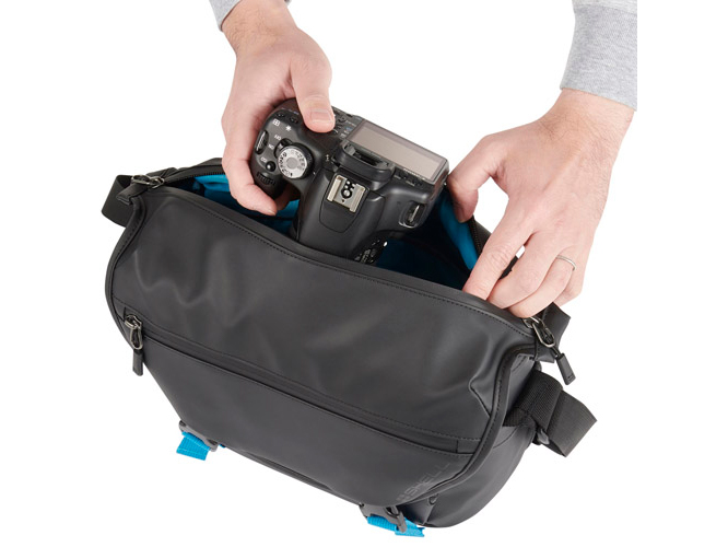 トップ部分にジッパーを備える