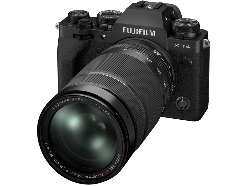 <center>X-T4に装着した状態</center>