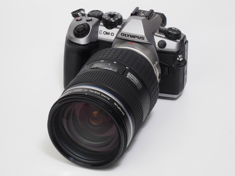 世界初のF2通しの大口径ズームという触れ込みだけど、現役時は"知る人ぞ知る"みたいな存在でした。高価だし、重量も900gと大きく重いため常時携行できるレンズではなかったので。でも、開放絞りから素晴らしい描写です。ボケ味にも考慮されています。マウント部のくびれが好きです。