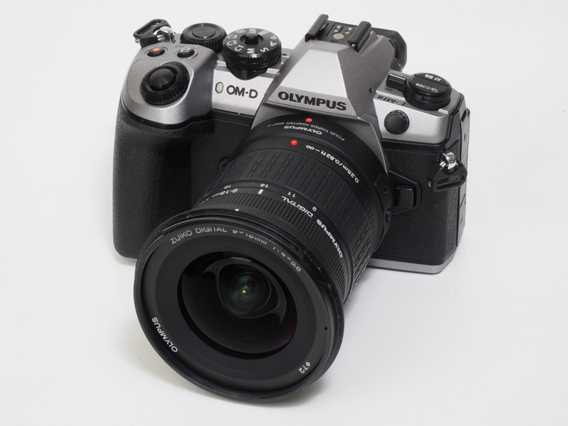 作り込みは今ひとつで距離指標もないのが少し不満です。でもオリンパスE-5を使用していた頃はよく持ち出してました。275gと軽量だったからです。マイクロフォーサーズマウントにも同じスペックのレンズがあり、それよりわずかに線が太く写る印象だけど、不満はないです。今は廉価に購入できますね。給水塔やタンクが好きなので、発見すると脊髄反射のようにシャッターを切ってしまいます。