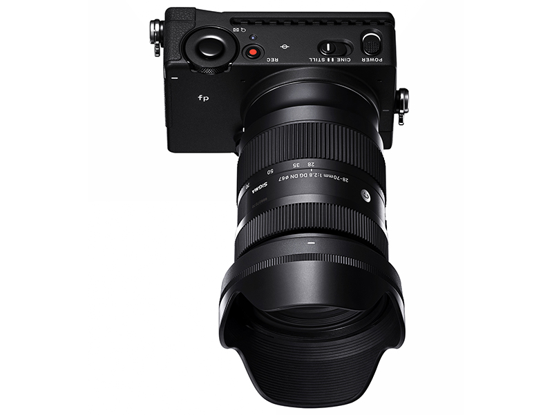 SIGMA fpに装着した状態