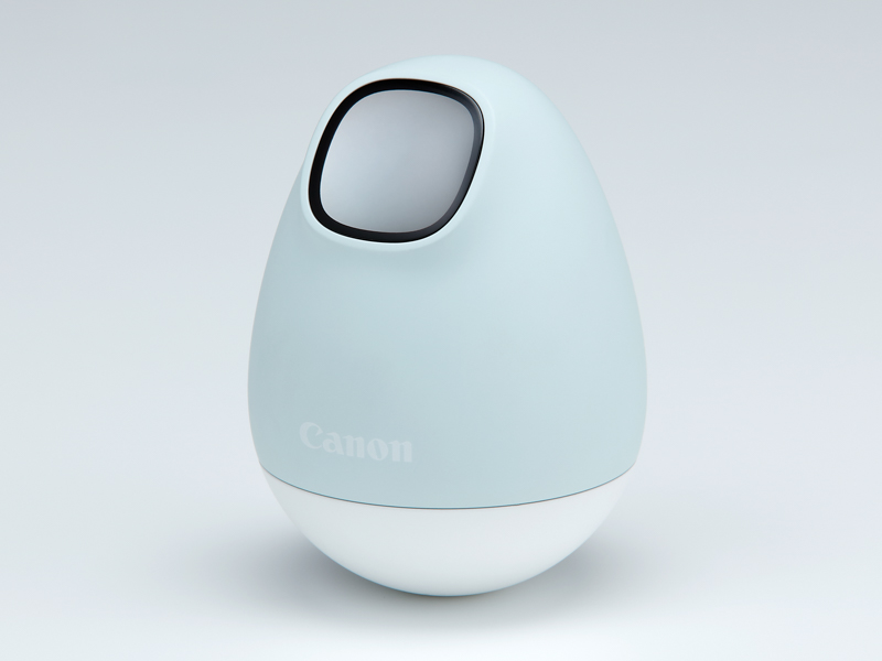 「新コンセプトカメラのデザインストーリー『共感から生まれるカタチ』（26日10時20分～）などのセミナーもぜひお楽しみに」というメッセージとともに、キヤノン広報から取材後に届いた謎の画像。詳細は不明。