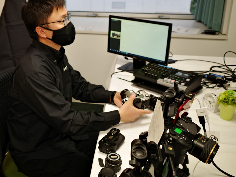 シルバーモデルも用意している。