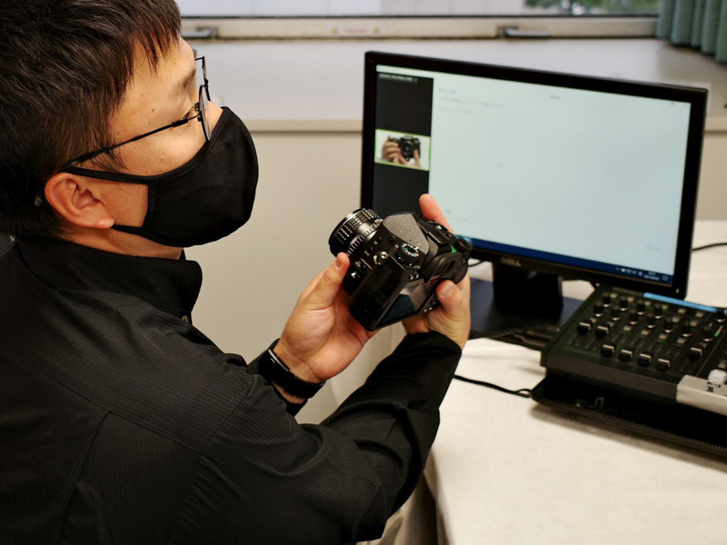 オールドレンズの使い方に関する質問もOK。設定方法や、絞り優先撮影の手順を伝える。