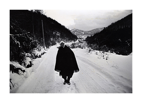 「遠野」 岩手・遠野 1976年 写真：北井一夫 （c）Kazuo Kitai