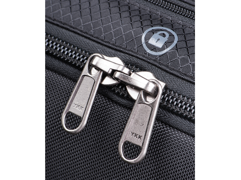 ファスナー部はセキュリティーワイヤーなどの使用にも対応する