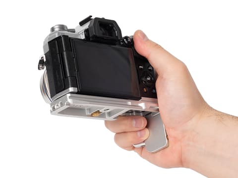 よしみカメラ、E-M5 Mark III用の拡張グリップ - デジカメ Watch